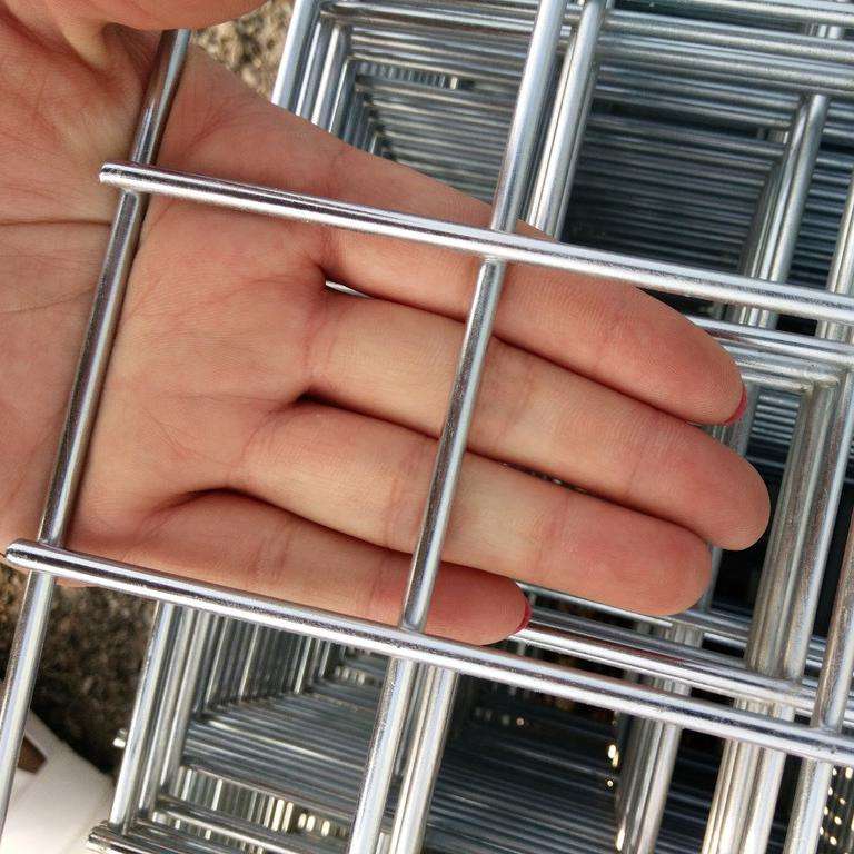 電焊鍍鋅網(wǎng)片對網(wǎng)孔尺寸的要求 電焊鍍鋅網(wǎng)片對網(wǎng)孔尺寸的要求